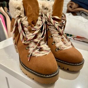 Time & Tru Lug sole boots faux suede w/fur top- very warm resemble Marck Fisher